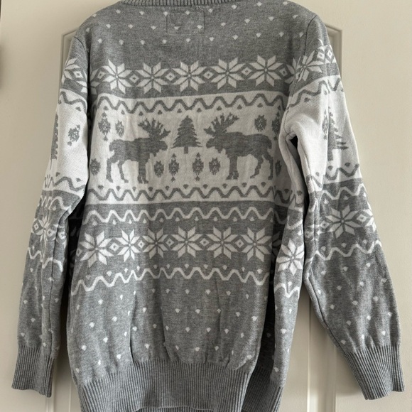 TIPSY ELVES (NWT) Men’s Gray White Classic Moose Holiday Sweater-Size Large - Picture 2 of 8
